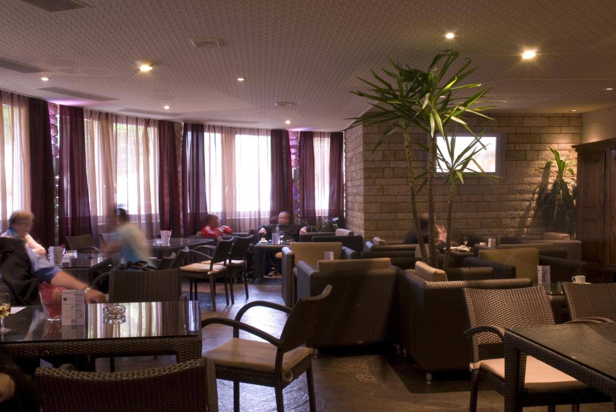 Hotel Restaurant La Porte D'Octodure マルティニー区 エクステリア 写真