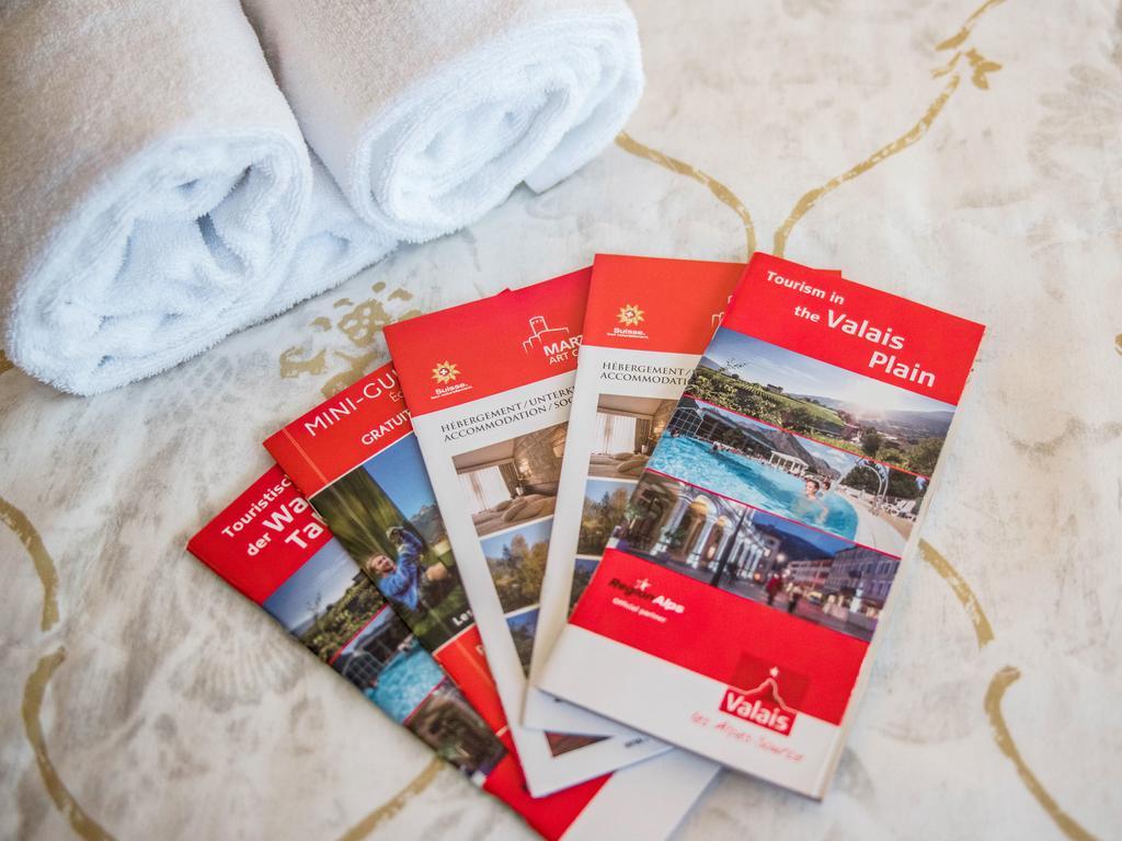 Hotel Restaurant La Porte D'Octodure マルティニー区 エクステリア 写真